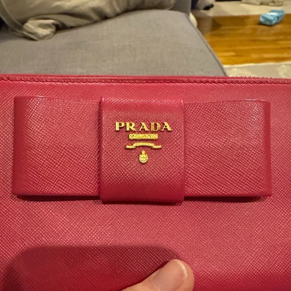 Prada - Saffiano Leather Pink (Peonia) Bow Detail Zippered Wallet - EXCELLENT - Picture 12 of 15